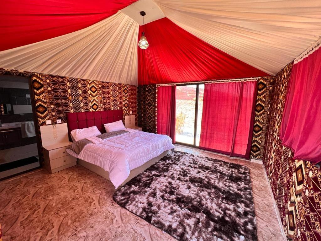 Wadi Rum Sky Tours & Camp Экстерьер фото